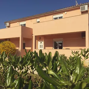 https://sunny-rock-volme-apartments.pula-hotels.org